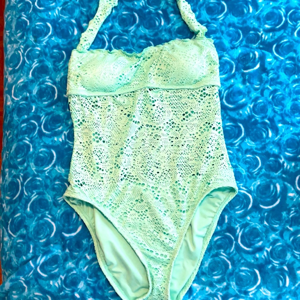 Women’s one piece bathing suit/swim wear